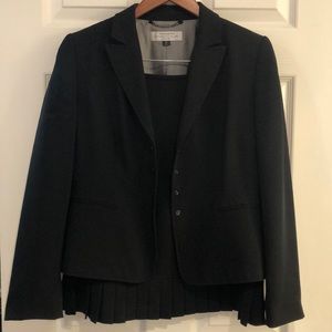 EUC TAHARI SKIRT SUIT